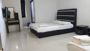 Family Suite | Laptop workspace, free WiFi, bed sheets