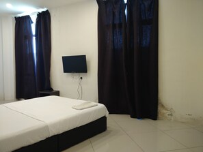 Habitación doble Deluxe | Espacio para trabajar con laptop, wifi gratis y ropa de cama 