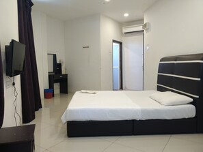 Habitación doble Deluxe | Espacio para trabajar con laptop, wifi gratis y ropa de cama 