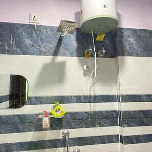 Deluxe Room | Bathroom