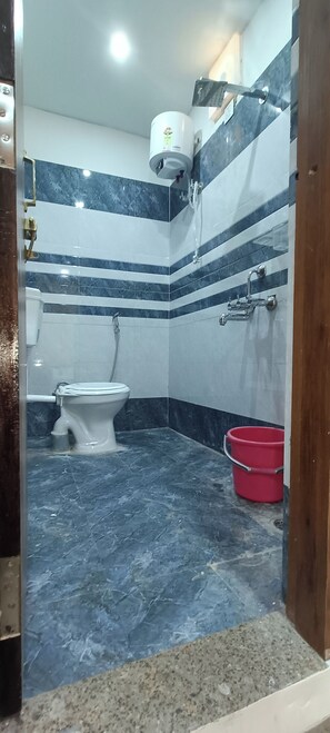 Deluxe kamer | Badkamer | Een douche