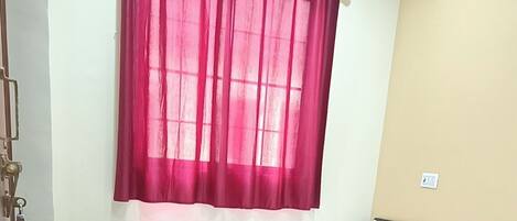 Phòng Tiêu chuẩn | 1 phòng ngủ, két bảo mật tại phòng, bàn