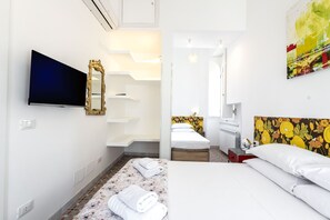 1 habitación, tabla de planchar con plancha, wifi gratis y ropa de cama