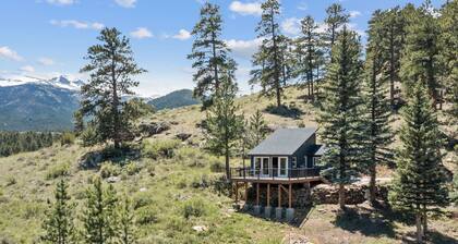 Updated Cabin Getaway Backs to Rocky Mountain Park, Beautiful Views! Adults Only