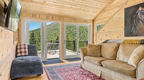 Updated Cabin Getaway Backs to Rocky Mountain Park, Beautiful Views! Adults Only