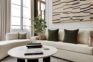 Fernseher, Kamin, Arbeitsbereiche