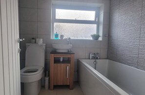 Deep soaking tub