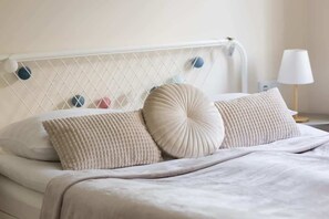 1 bedroom, desk, iron/ironing board, WiFi