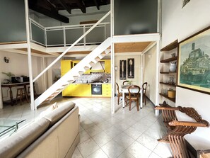 Interior - Historic Palazzo Apartment with a large private garden in the old town of Barga. (Barga)