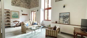 Historic Palazzo Apartment with a large private garden in the old town of Barga.