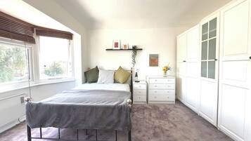 2 bedrooms, WiFi, bed sheets