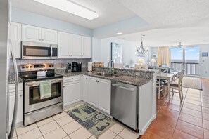 Fridge, microwave, oven, stovetop - New: Ashworth 1002 Oceanfront, pool, Lazy River (North Myrtle Beach)