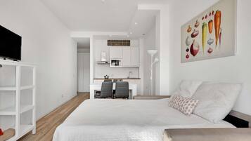 Apartment, 1 King Bed, Non Smoking | 1 bedroom, iron/ironing board, free WiFi