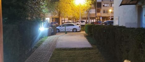 Apartamento (One Bedroom Apartment with Garden As) | Estacionamento | Estacionamento grátis sem manobrista