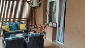 อพาร์ทเมนท์ (One Bedroom Apartment with Garden As) | ลานระเบียง/นอกชาน