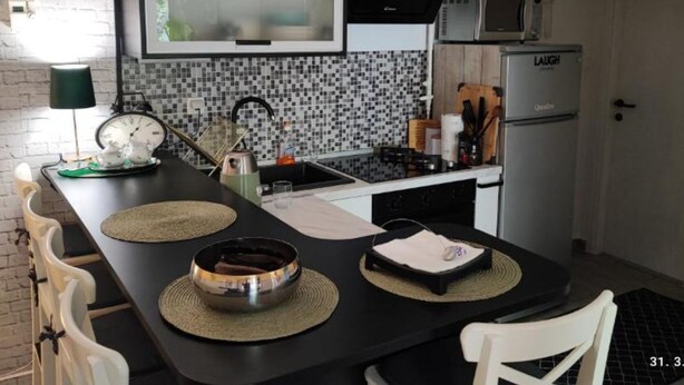 อพาร์ทเมนท์ (One Bedroom Apartment with Garden As) | ห้องรับประทานอาหาร