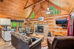 Smart TV, chimenea y futbolito 