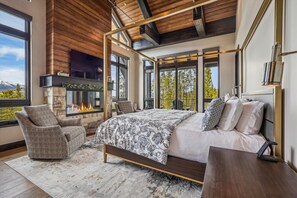 6 bedrooms, iron/ironing board, free WiFi, bed sheets - Experience luxury at The Crowne Summit with stunning mountain views. (Breckenridge)