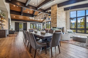 Dining - Experience luxury at The Crowne Summit with stunning mountain views. (Breckenridge)