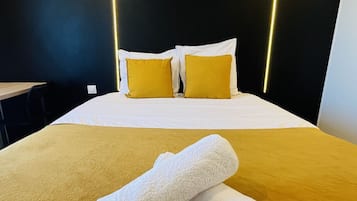 2 sovrum, skrivbord, resesÀng och wi-fi