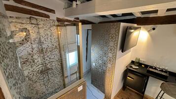 Douche, serviettes fournies