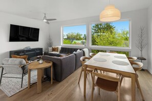 TV, stereo - The Cairns - Tri-level condo a few blocks from the heart of downtown Bozeman. (Bozeman)