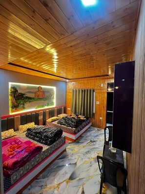 Chambre familiale | Système d’insonorisation, accès au Wi-Fi (inclus)