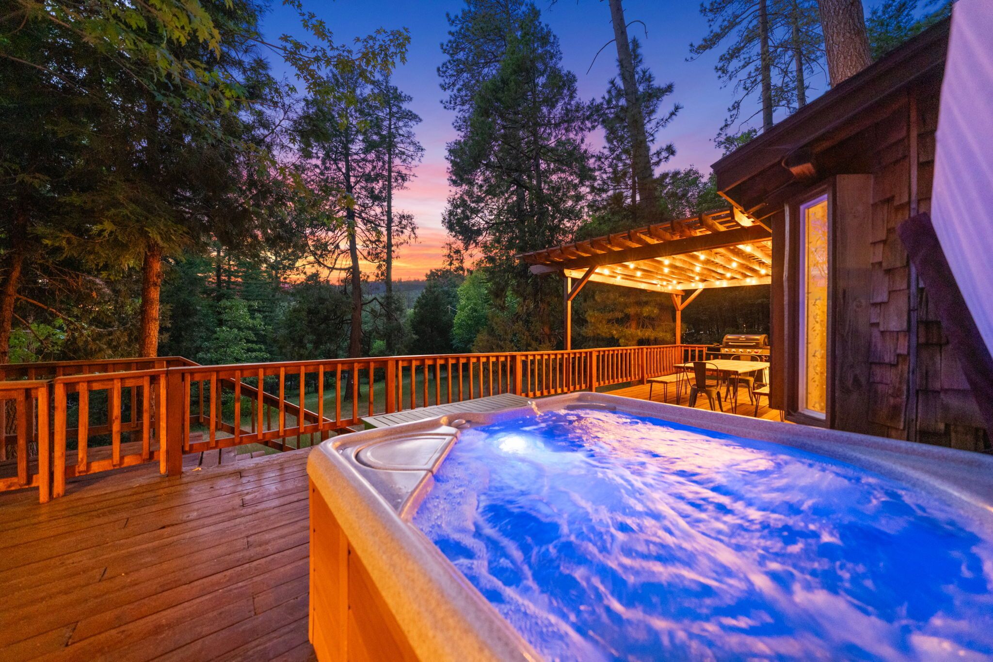 Dawson Haven w/spa, game room on .34 acres