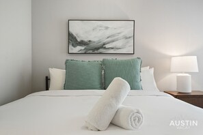 4 Schlafzimmer, Schreibtisch, Bügeleisen/Bügelbrett, kostenloses WLAN