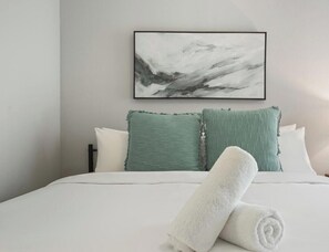 4 bedrooms, desk, iron/ironing board, free WiFi