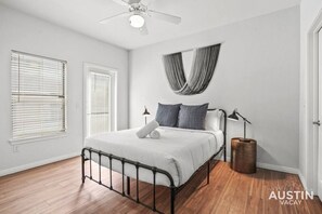 7 soverom, skrivebord, strykejern/-brett og wi-fi (inkludert)