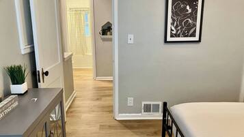 2 chambres, fer et planche à repasser, Wi-Fi, draps fournis