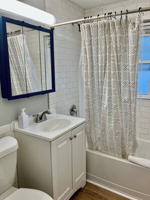 Bruser, hårtørrer, håndklæder