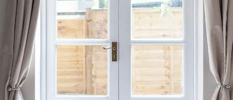 Apartment | Living area | Flat-screen TV