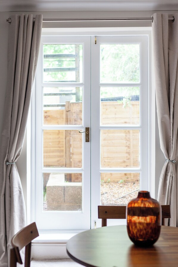 Apartment | Living area | Flat-screen TV - The Ealing Villa (London)