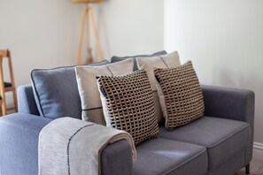 Apartment | Living area | Flat-screen TV - The Ealing Villa (London)