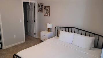 3 camere, una scrivania, ferro/asse da stiro, Wi-Fi