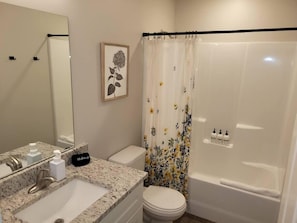 Shower, hair dryer, towels, shampoo - Pet-Friendly Townhome w/ Private Patio & Trails Access (Omaha)