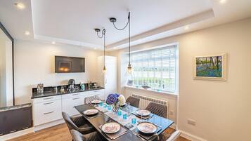 Casa de campo | Cocina privada | Frigorífico, microondas, horno y placa de cocina