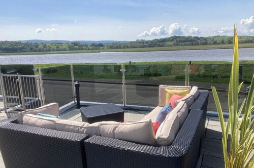 3 Bed Cottage - Sleeps 6 - Garden - Parking - Wifi