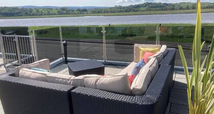 3 Bed Cottage - Sleeps 6 - Garden - Parking - Wifi