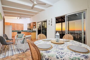 Dining - Seaview: Breathtaking Bay Views in 1770 (Seventeen Seventy)