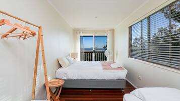 2 bedrooms, iron/ironing board, bed sheets