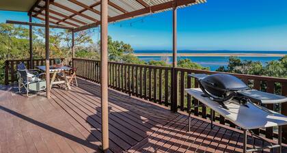 Seaview • 2BDR Close to Beaches, Marina & Local Favourites • Beautiful View