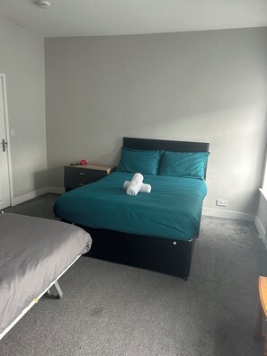 3 Schlafzimmer, Bügeleisen/Bügelbrett, WLAN, Bettwäsche