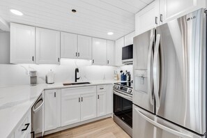 Fridge, microwave, stovetop, dishwasher