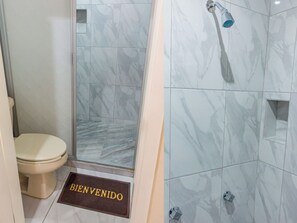 Articles de toilette gratuits, serviettes fournies, savon, shampoing