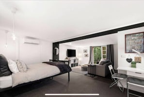 Studio Suite, Patio | Living area