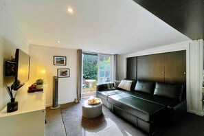 Studio Suite, Patio | 1 bedroom, free WiFi