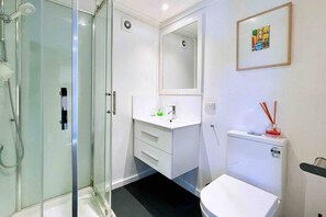 Studio Suite, Patio | Bathroom